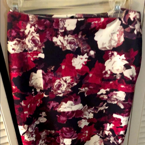 Floral MIDI Skirt - Picture 1 of 3